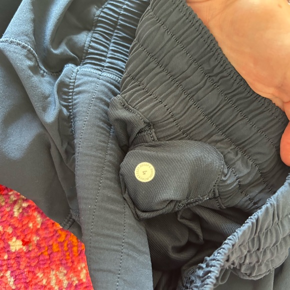 Lululemon Navy HR Hotty Hot Shorts - Picture 4 of 4